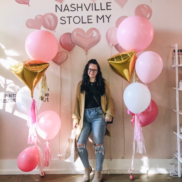 ✨Meet your Posher, Danielle 💫 - Picture 3 of 5